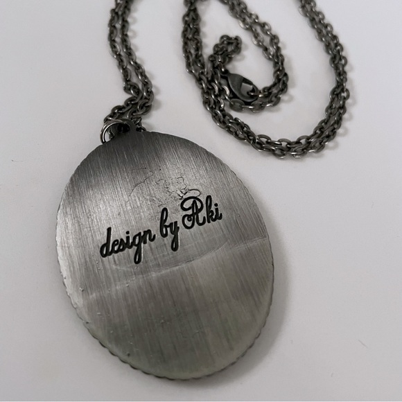 Vintage-Look Cat Locket Necklace - design by Aki 28” chain - Picture 2 of 4